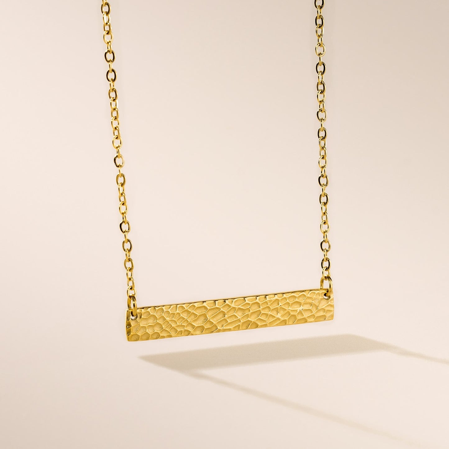 Hammered bar necklace Gold